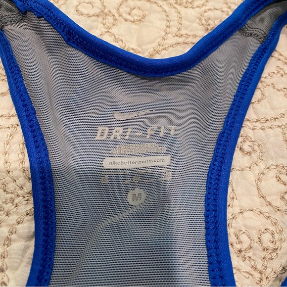 Nike Dri-Fit Women’s Workout Tank Top - Picture 7 of 9